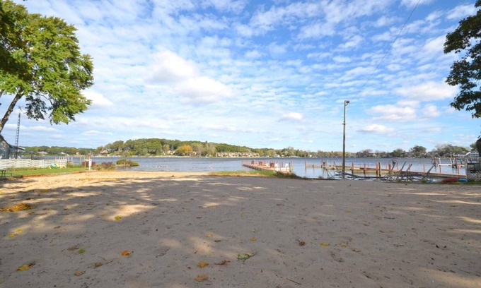 Spring Lake House | Pet-Friendly Coles Park with Pool & Ocean View in Grand Haven