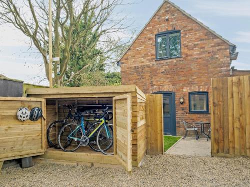 Wainfleet All Saints House | Inviting Coley Cottage: Family-Friendly 4-Star Retreat
