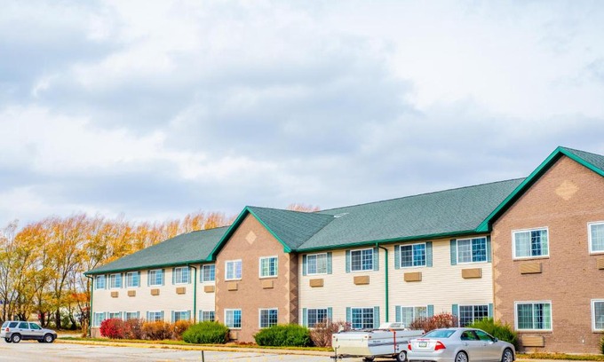 Colfax Hotel | Pet-Friendly Retreat at Colfax Inn by Marifah