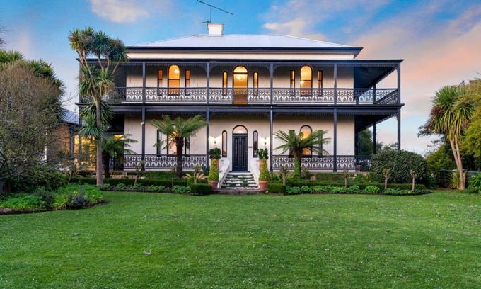 Mount Gambier House | Family-Friendly Retreat at Colhurst House - 4 Star Comfort