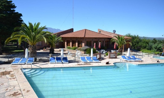 Mina Clavero Hotel | Discover Colina del Valle: Oceanfront Retreat with Pool