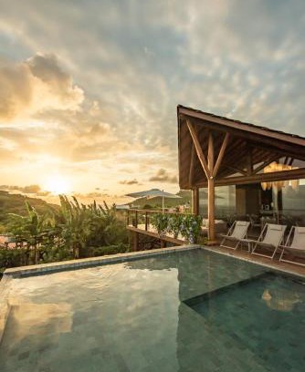 Vila da Trinta Hotel | Escape to Colina Pousada SPA with Ocean Views & Hot Tub