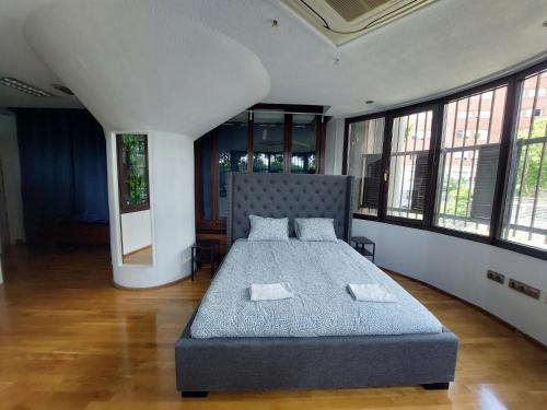 Prosperidad Hotel | Budget-Friendly COliving Corazon in Vibrant Madrid