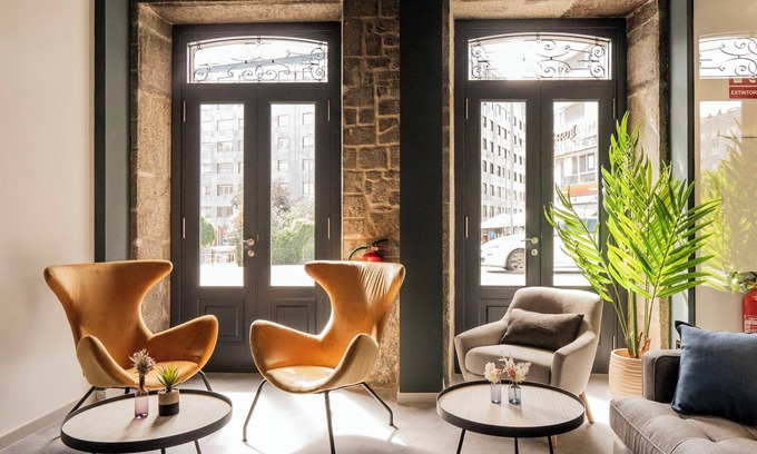 El Ensanche Zona Nuova Resort | Inviting Coliving Compostela with Spa & Breakfast Included