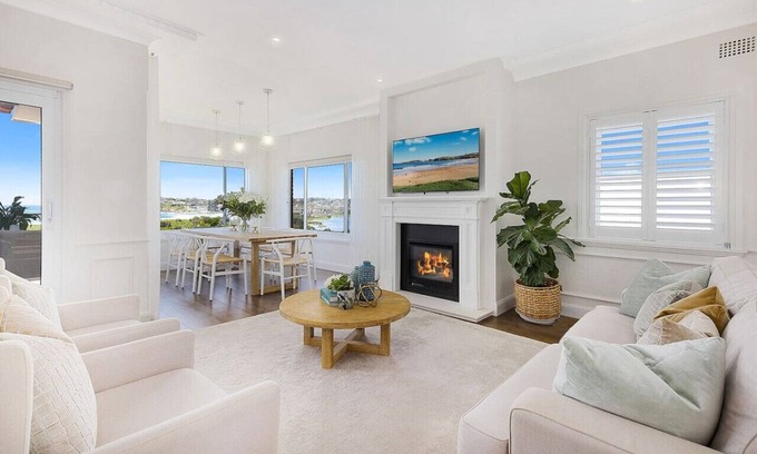 Collaroy Apartment | Collaroy Ocean View Retreat: Guest Rated 10/10 with Beach Access