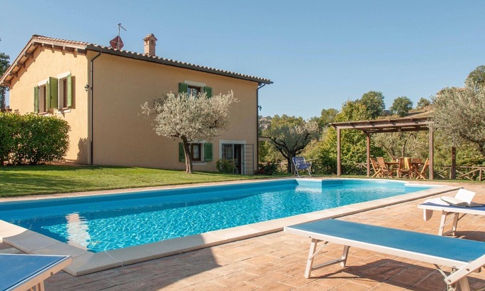 Gualdo Cattaneo Villa | Colle Arponi: Private Holiday Home with Pool & 10/10 Rating