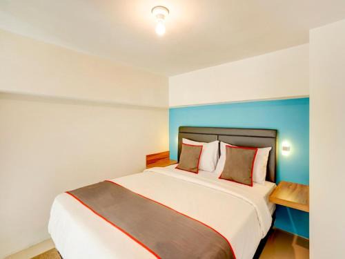 Waru Hotel | Budget-Friendly Stay at SUPER OYO Amega Crown Sub Hotel