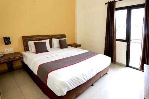 Gambir Hotel | Budget-Friendly Stay at OYO Collection Hotel Fiducia Kaji