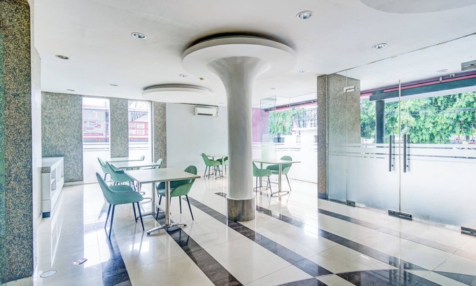 Mangga Besar Hotel | Collection O Manggis Inn