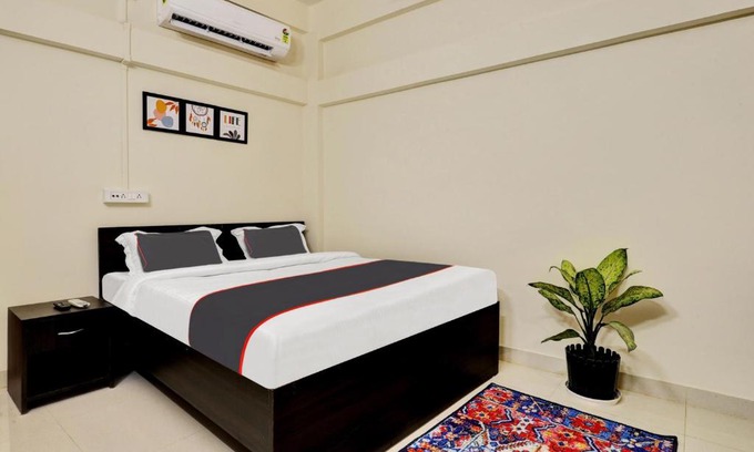 Sualkuchi Hotel | Discover Comfort at Collection O Queen's Residency