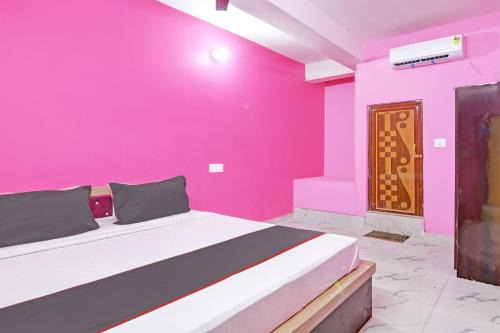 Barasat Hotel | Top-Rated Collection O Shyamali Guest House with Breakfast