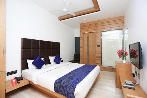 Bhopal Hotel | Cozy FabHotel Sun Park: Family-Friendly with Breakfast