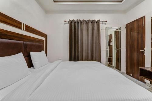 Indira Nagar Hotel | Discover Yamuna Palace Near Gomti Riverfront Park