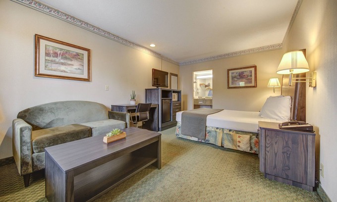 Monmouth Hotel | Comfortable College Inn Monmouth with Spa & Family Amenities