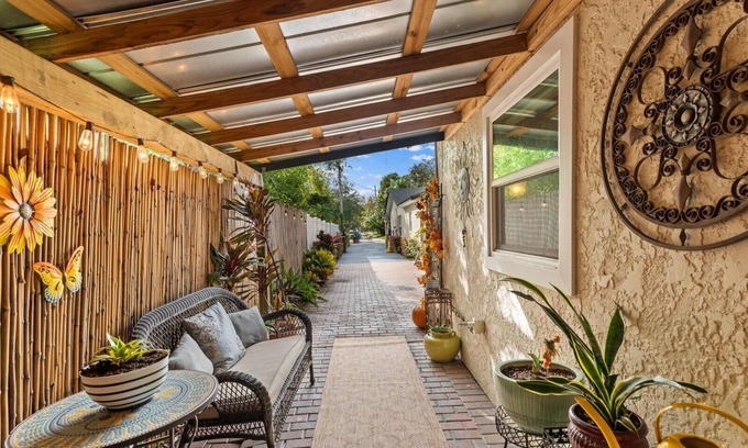 College Park Cottage | Quiet Oasis Cottage Near Downtown & Winter Park Attractions