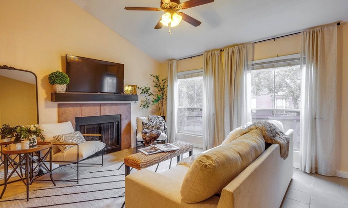 College Hills Estates House | College Station Gem w/Pool Access Near University