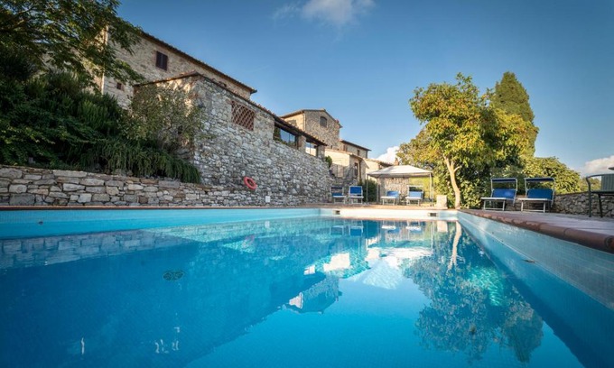 Castellina in Chianti House | Discover Collelungo: 4-Star Haven with Pool & Pet-Friendly