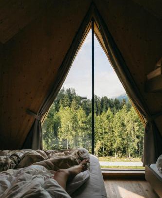 Kals am Grossglockner Apartment | Collis Hill: Pet-Friendly Oceanfront Escape with Breakfast