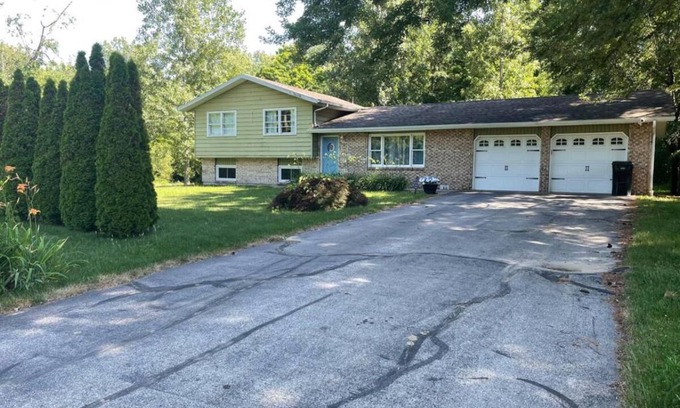 Lake Michigan Beach House | Discover Coloma's Family-Friendly Retreat with Kitchen Access