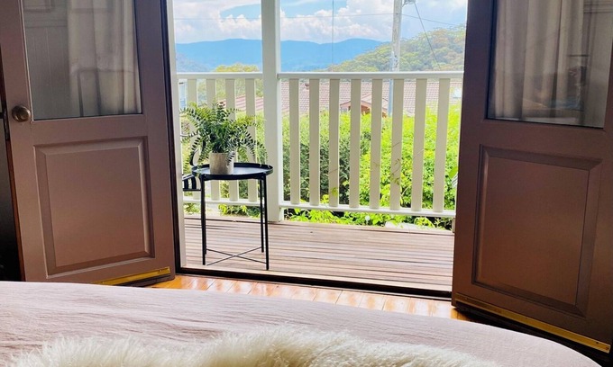 Blackheath Cottage | Colomatta Mist, Blackheath - Pet Friendly Cottage with Escarpment Views
