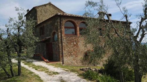 Sant'Angelo In Colle Bed & Breakfast | Pet-Friendly Colombaio In Colle: Family Fun Awaits