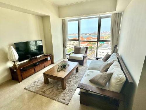Kollupitiya Apartment | Elegant Colombo Emperor Residencies with Oceanfront Views