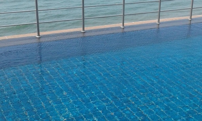 Milagiriya Apartment | Oceanfront Colombo Sea View Apartment with Pool & Kitchen