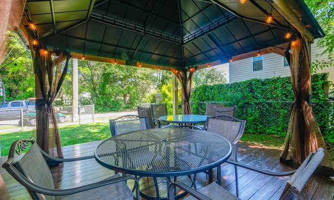 Issue House | Charming Colonial Beach House: Steps from the Ocean!