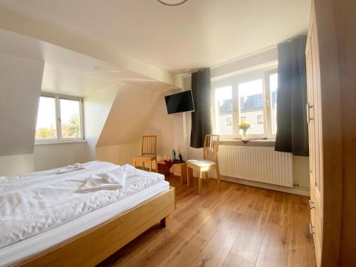 Werder Apartment | Colonial Café Pension: Family-Friendly Stay with Breakfast