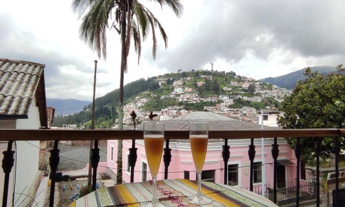 Centro Historico Apartment | Top-Rated Colonial House Instinto in Ecuador with Breakfast