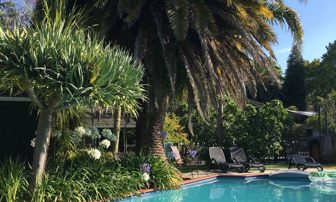 Kerikeri Hotel | Colonial House Motel: Family-Friendly Retreat with Pool