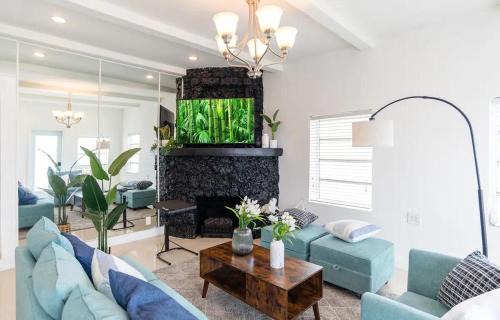 Allapattah Villa | Colonial House Escape: Family & Pet-Friendly Retreat