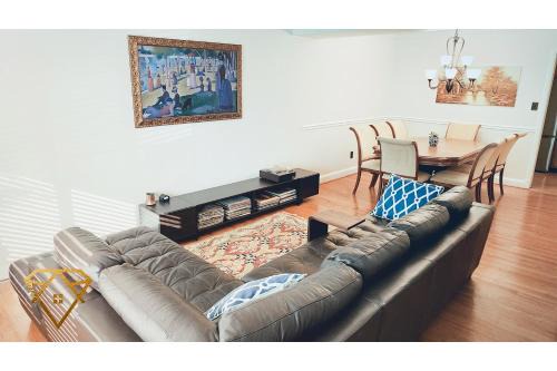 Southwest Quadrant House | Colonial Luxe Old Town & Espresso
