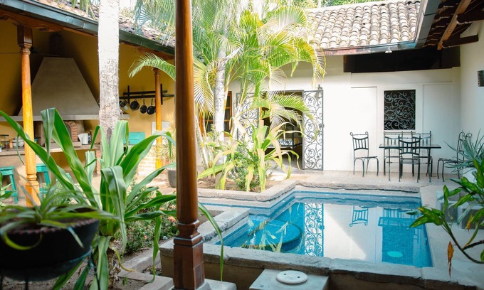 Granada House | Oceanfront Colonial Room Miskitu 2 with Private Pool