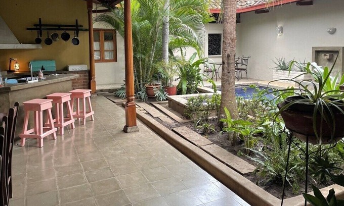 Granada House | Cozy Colonial Room Miskitu 4 with Pool and Breakfast