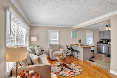 Jeffersonville - Clarksville House | Colonial Village Retreat 2BR home