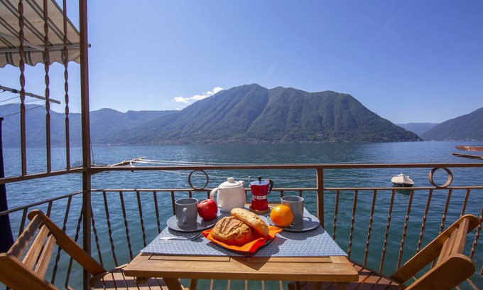 Colonno Apartment | Top-Rated Colonno Fronte Lago: Family-Friendly Stay in Italy