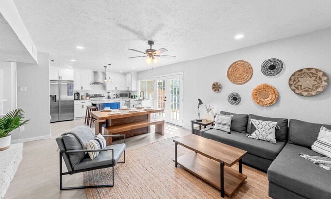 The Colony House | Colony Retreat | 4 BR | Centrally Located