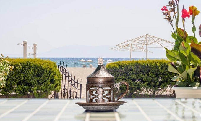 Gumuldur Hotel | Inviting Colophon Beach: Ocean View & Family-Friendly Stay