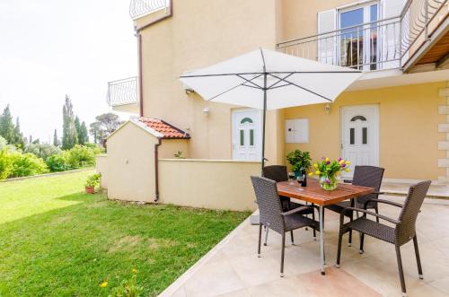 Mlini Apartment | Oceanfront Color Apartments with Child-Friendly Amenities