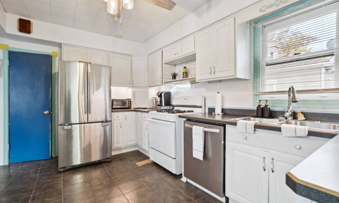 Mayfield Heights House | Serene 3-Bedroom Cottage in Mayfield Heights with Pool