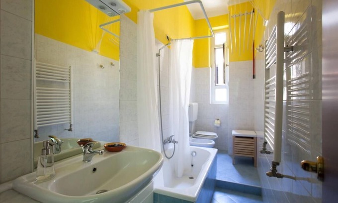 Portello Apartment | Vibrant Apartment in Milano with Spa and Breakfast Included