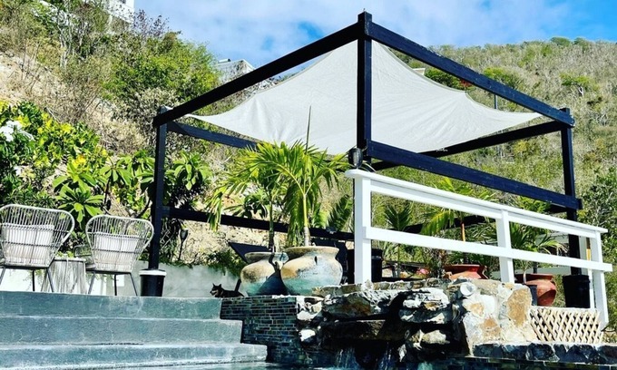Estate Emmaus Cottage | Pet-Friendly Oasis: One Bedroom in Garden of Eden Cottage