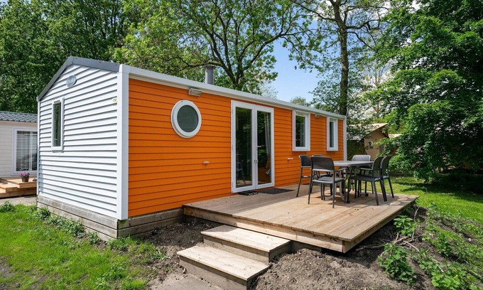 Municipality of Amstelveen Ski Chalet | Colorful chalet near Amsterdam