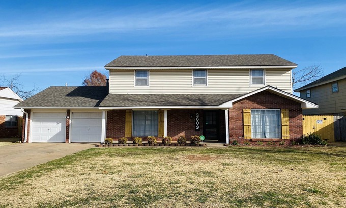 Oklahoma City House | Vibrant Hot Tub Retreat Near Chisholm Creek - Rated 9/10