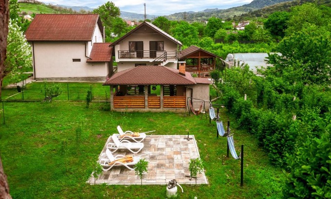 Salatrucel House | Highly Rated Colt de Rai: Family-Friendly with Kitchen Access