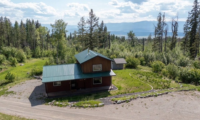 Eureka House | Cozy Colter Ridge Cabin with Valley Views & Pet Friendly