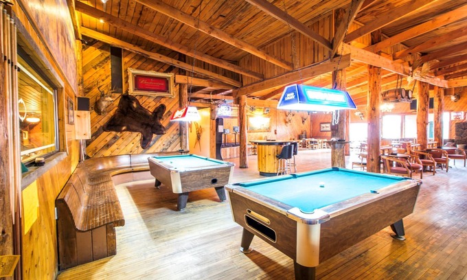 Afton Hotel | Experience Comfort at Colter's Lodge with Pool & Dining