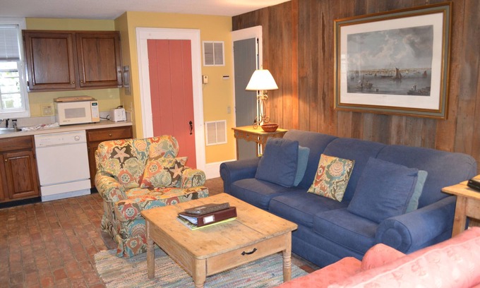 Nantucket Town Apartment | Guest Rated 10/10: Columbia-Mariner House Cozy Retreat