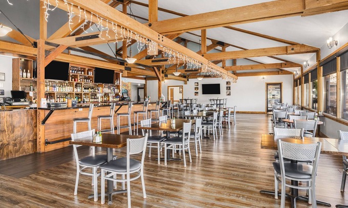 The Dalles Hotel | Discover Columbia River Hotel with Pool & Family Amenities